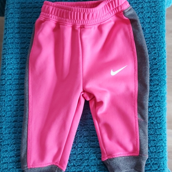 Nike dry fit 0-6m - Picture 2 of 3